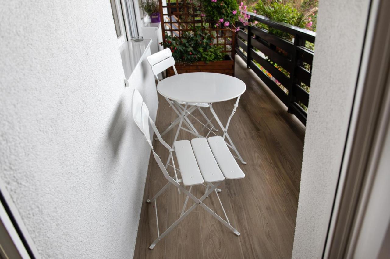 Honey Apartments Zirovnica Εξωτερικό φωτογραφία