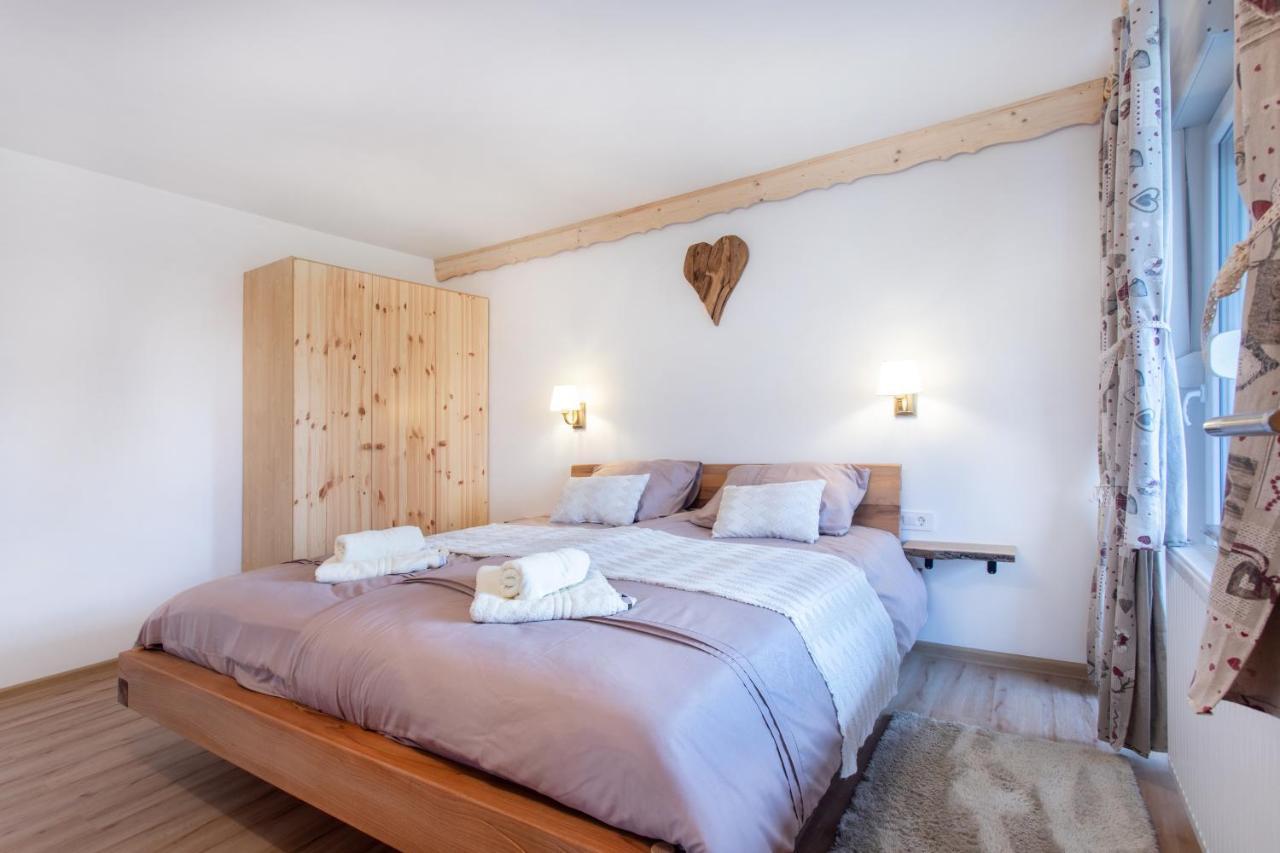 Honey Apartments Zirovnica Εξωτερικό φωτογραφία