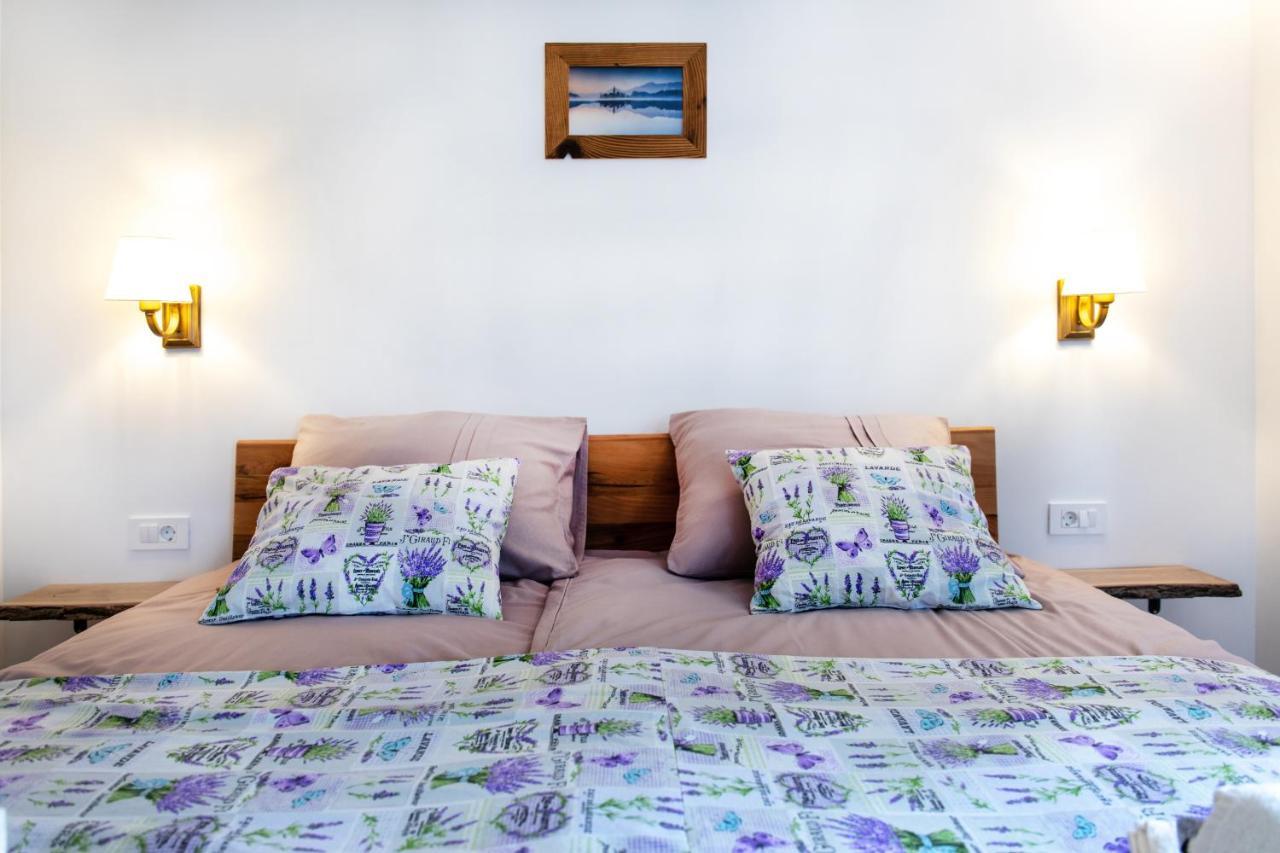 Honey Apartments Zirovnica Εξωτερικό φωτογραφία