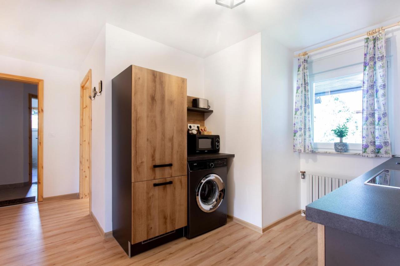 Honey Apartments Zirovnica Εξωτερικό φωτογραφία